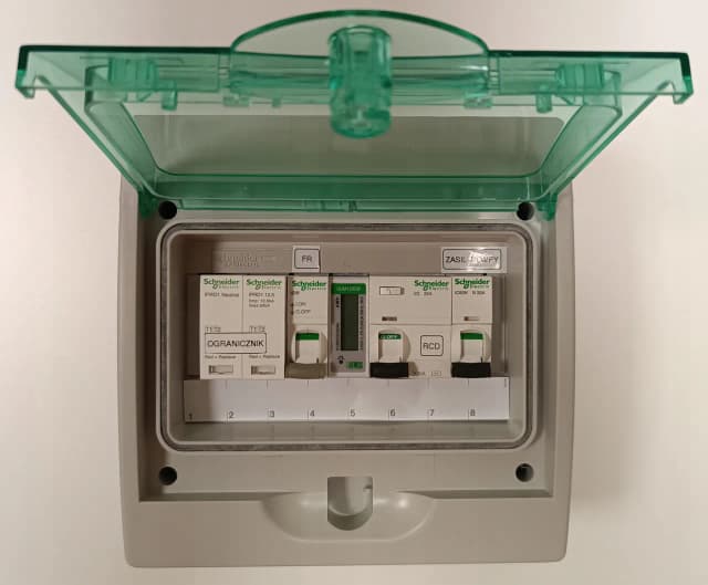 Pompa ciepła 9 kW – jakie zabezpieczenia zapewnią bezpieczeństwo?