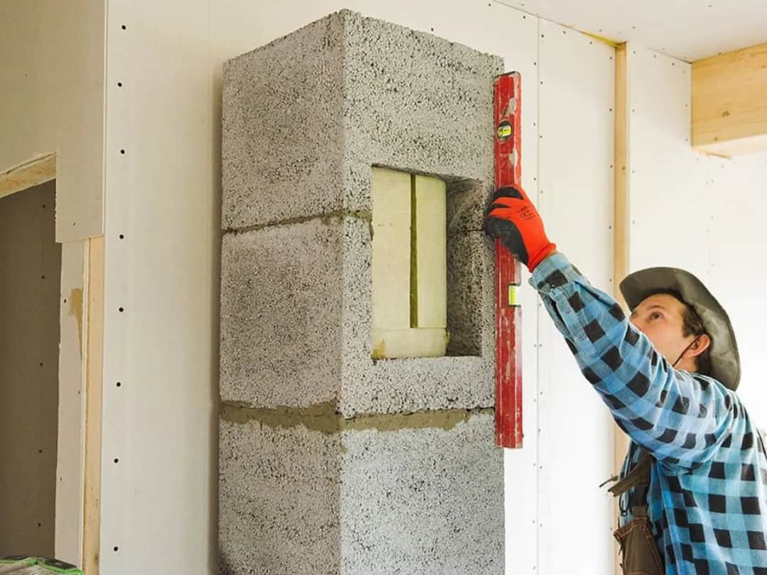 Jak obudować komin w kuchni: uniknij najczęstszych błędów i kosztów