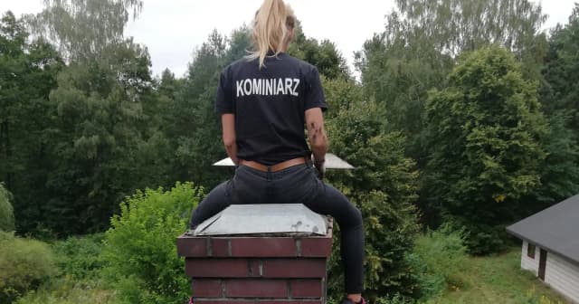 Ile zarabia kominiarz? Przekonaj się, co wpływa na wynagrodzenie