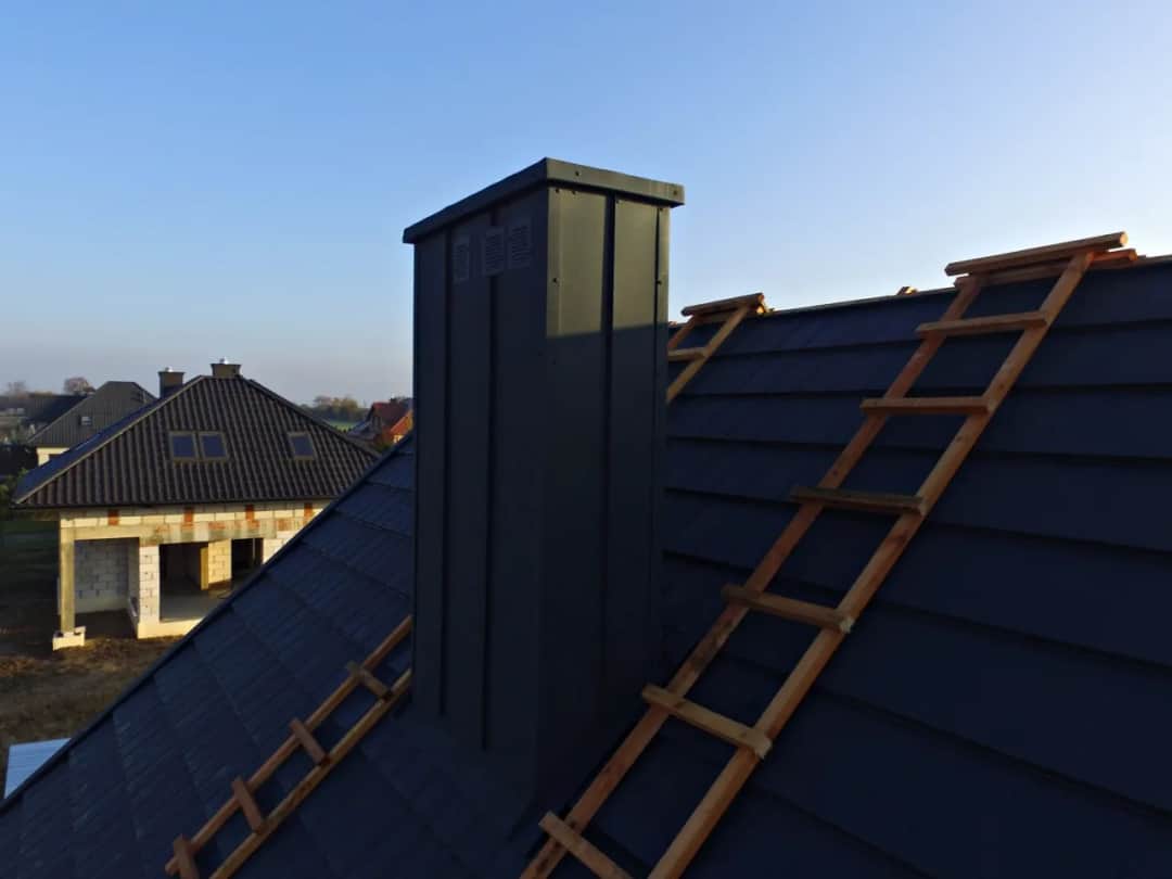 Jaką blachę na komin wybrać? Porównanie trwałości i kosztów